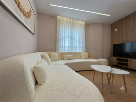 Shitet, Apartament 2+1+2, Unaza e Re