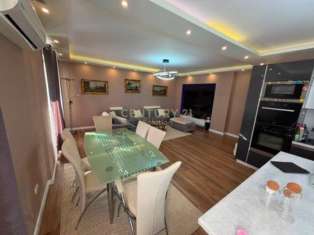 APARTAMENT 3+1+2 PER SHITJE PRANE THESARIT, FRESK!