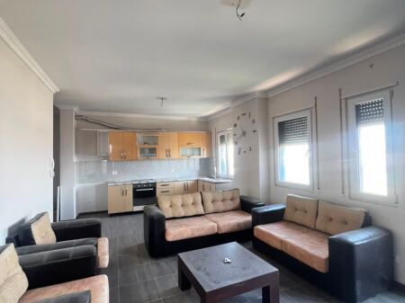 SHITET APARTAMENT 2+1 PRANE STADIUMIT, DURRES