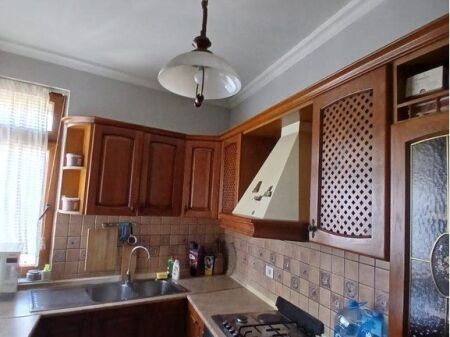 Shitet apartament 3+1 në zemër të Tiranës, pranë Sheshit Skënderbej !