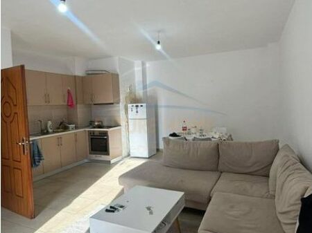 Shitet, Apartament 1+1, Unaza e Re . UNA72356