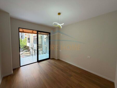 Shitet, Apartament 1+1, Unaza e Re . UNA72125