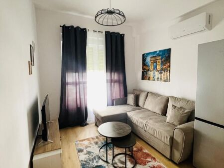 Jepet me qera apartament 1+1 ne Ali Dem, 38 000 lekë