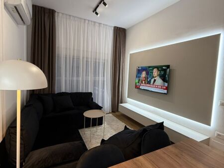 ME QERA: 1+1📍Ali Dem (Rezidenca Kadiu) - 450€/Muaj - I Pabanuar me Pare🔥 - Sp.65m² - Kt.6 || I Arreduar me Arkitekt - 100% e kompletuar ne detaje ✨️