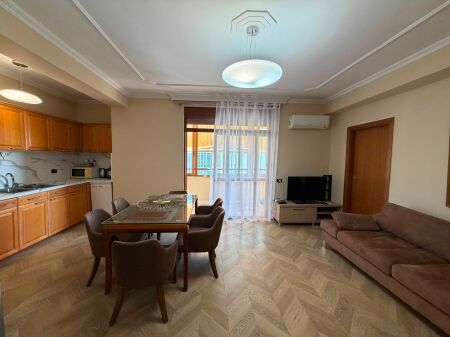 Qera | Apartament 4 + 1 | ISH Ekspozita | 1300 €/muaj