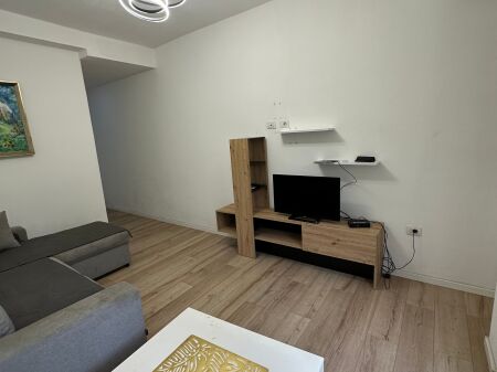 Jepet me qira 2+1 i konvertuar tek Bar Tulipan Fresk 35.000Leke