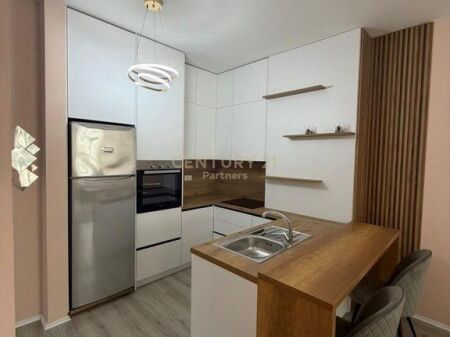 SHITET APARTAMENT 1+1 NË KOMPLEKSIN AURA