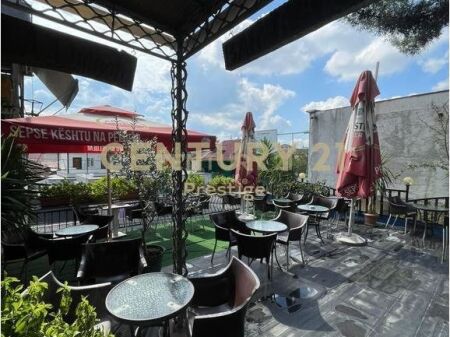 BAR-RESTORANT ME QIRA, VENDOSUR TEK RRETH-RROTULLIMI I SHKOZES!