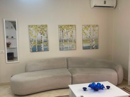Jepet me qera apartament 1+1  (mbrapa  fakultetitit te shkencave)