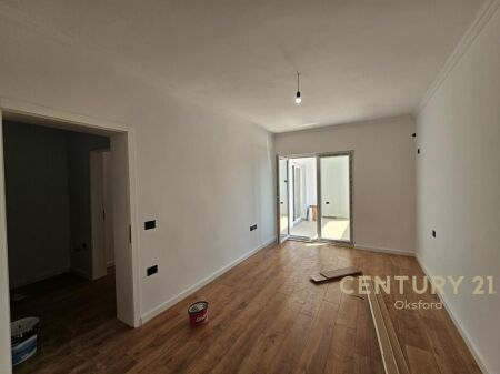 Apartament 1+1 per shitje te Komuna e Parisit