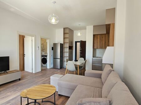 Paskuqan Jepet me Qira | Apartament 1+1 + Post Parkimi 📍 pranë Karburantit Amataj ✨ Apartament 1+1 në katin e 3-të, në pallat të ri me ashensor.