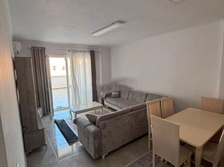  Apartament 1+1 + Verandë me Qira ne Fresk,