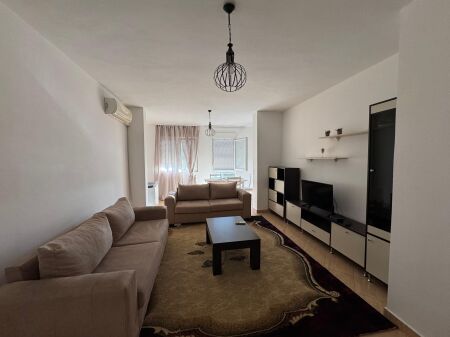 Jepet apartament me qira 2+1+2+kuzhinë e vecuar tek Ambasada Amerikane , Rruga e Elbasanit .