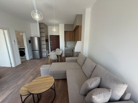 📣 AFFITTO APPARTAMENTO 1+1 + PARCHEGGIO 📍 Paskuqan  🏢 Palazzo nuovo 🛋️ Arredamento nuovo, mai abitato prima 🚗 Posto auto  💰 45.000 Lekë/Mese – NON TRATTABILE