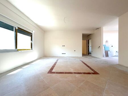 SHITET apartament 3+1 tek Universiteti "Marin Barleti", Selitë