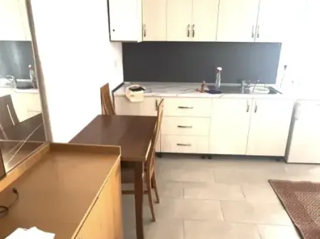 Qera | Garsoniere | Prane Medreses, Rruga Ferit Xhajko | 350 €/muaj