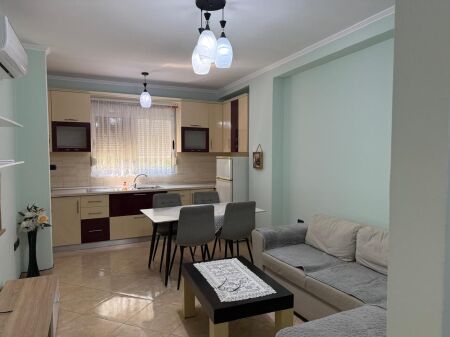 Apartament 2+1 me qera tek Materniteti i Ri tek Brryli