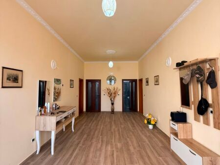 Casa Privata in Affitto all'Ingresso di Vlora 4 + 1 + 3 bagni