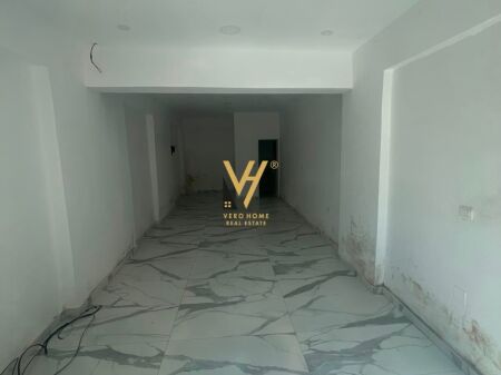 AFFITTASI NEGOZIO 40 M2 A KOMUNA E PARISIT 60.000 LEKE