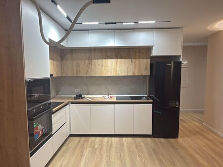 Appartamento/ Ufficio in affitto Piazza Aquila Tirana