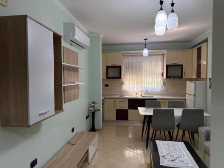 JEPET ME QERA APARTAMENT 2+1 - PRANE MARTENITETIT TE RI