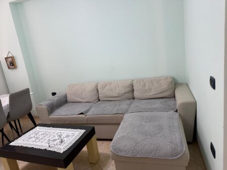 Affittasi 2+1 a te Brryli nuovo maternità arredato 50000 lek
