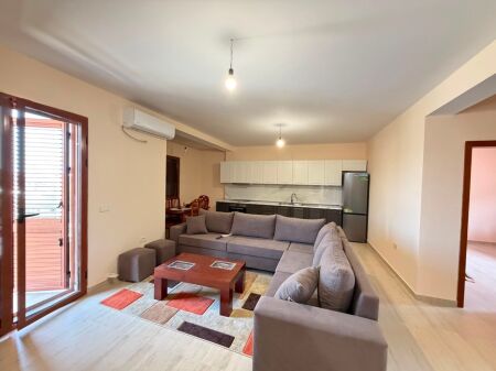 🏡 Jepet me Qera Apartament 2+1  📍 Adresa: Mbrapa Spitalit Ushtarak, Rruga Ramadan Cejku💰 Çmimi: 60.000 Lek/muaj