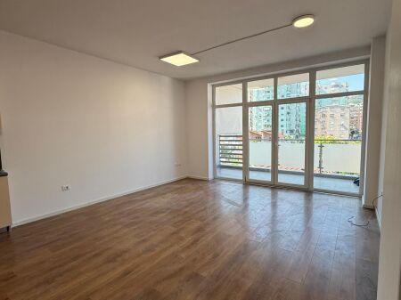 Shitet apartament tek Kika2