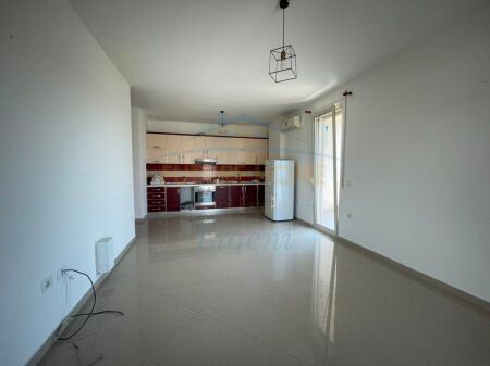 Qera, Apartament 2+1+Post Parkimi, Liqeni Thatë, Tiranë.