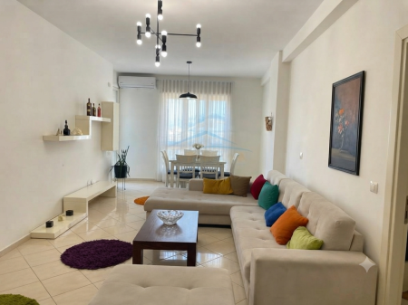 Qera,Apartament 1+1+Post Parkimi, Rruga Karl Gega, Stacioni i Trenit,Tiranë