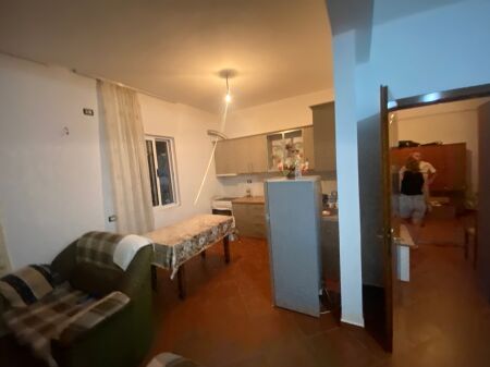 Apartament 1+1 per qera ne Kombinat !