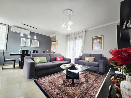 Apartament 3+1+2 per shitje, Rruga e Kosovareve!
