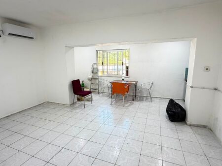 LOCALE COMMERCIALE IN AFFITTO – STAZIONE DEI TRENI