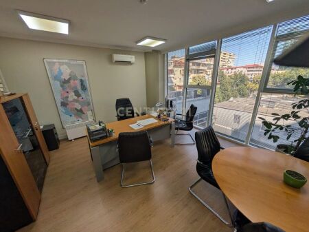 UFFICIO IN AFFITTO AL SKY TOWER – BLLOK! 4.300 € /Mese 400.000 Lek /Mese