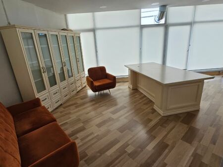 🏢 Locale commerciale in affitto vicino al Lago Artificiale – Via Shyqyri Brari