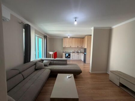 Apartament 2+1+2 tek Liqeni Thate Rruga Peti