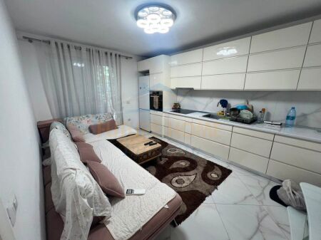 Qera, Apartament 2+1, Rruga Ferit Xhajko, Tiranë.    55,000 Lekë
