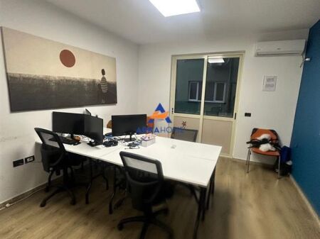 JEPET AMBIENT ZYRE ME QERA 140M2 "BLLOK" 250.000 LEKE
