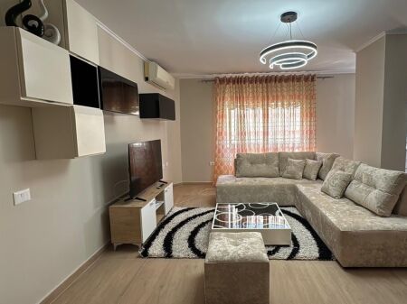 AFFITTASI APPARTAMENTO 2+1 – COMUNE DI PARIGI  📍 Posizione: Comune di Parigi 🛏️ Tipologia: 2+1 🏢 Piano: 4 💰 Prezzo: 80.000 Lek/mese