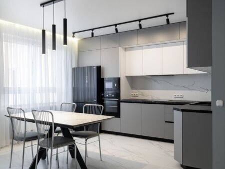 Prane Pavarotit, jepet me qera apartament modern 1+1.