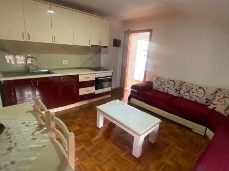 Qera | Shtëpi private 1 + 1 | Rruga Selaudin Zorba | 400 €/muaj