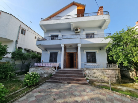 Qira, Vilë 3-katëshe, Komplesi Grand,Ish-Tregu Elektrik