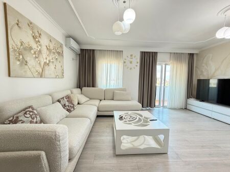 2+1 apartment for sale near 21 Dhjetori!