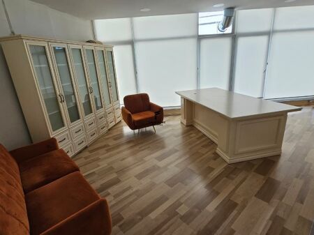 UFFICIO IN AFFITTO 260 M2 LAGO ARTIFICIALE 300.000 LEKE FH-86848