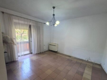 SHITET APARTAMENT 1+1 TE RRUGA E KAVAJËS – PRANË SPITALIT GJERMAN!