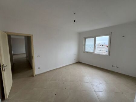 SHITET APARTAMENT 2+1+2, 107 M2 LAGJE 18 DURRES 105000 EURO