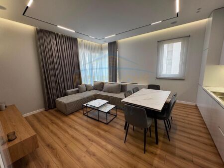Qera, Apartament 2+1+ Post Parkimi, Green Valley, Tiranë.
