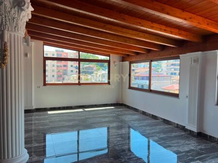 Kati i 3-të i Shtëpi Private Open Space me Qira për Zyra ,Durres !!