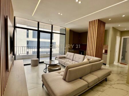 Appartamento 2+1+2 in Vendita a Orikum 180.000 €