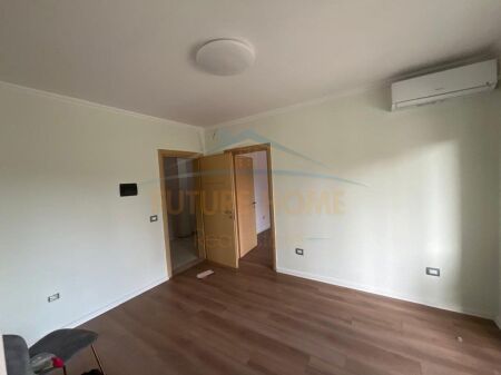 Affitto, Locale Commerciale, Vicino all'Ufficio delle Tasse, Durres
